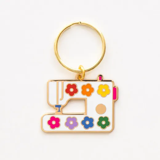 Sarah Hearts - Schlüsselanhänger - Daisy Sewing Machine Enamel