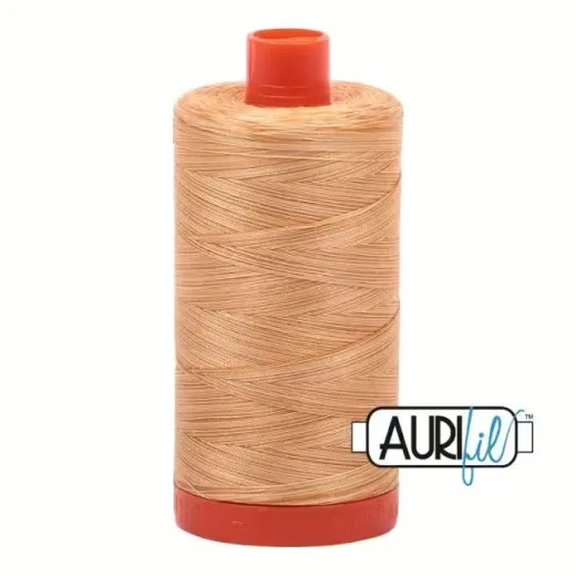 Aurifil 50wt Baumwollgarn - Creme Brule