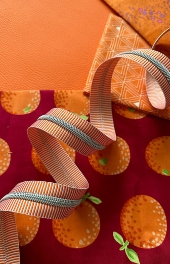 Sassafras Lane Designs - Reißverschluss #5 - Orange Stripe - Nickel