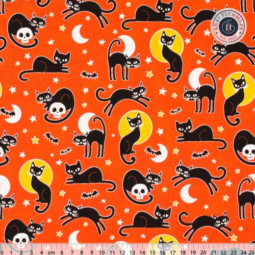 Baumwollstoff Glow-O-Ween Spooky Cats: schwarze Katzen, Totenköpfe, Monde und Sterne auf Orange mit Maßband