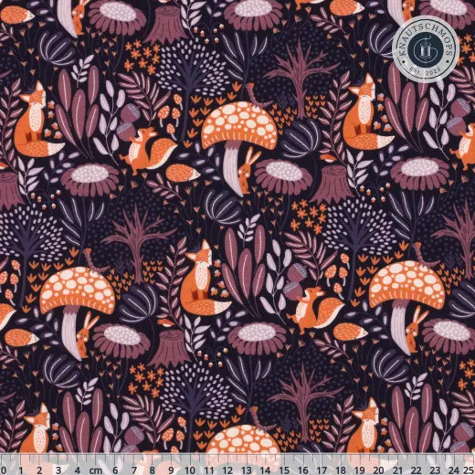 Baumwollstoff Cloud9 Whimsical Forest Floor Midnight mit orangen Füchsen, Igeln, Hasen und Fliegenpilzen auf Nachtblau
