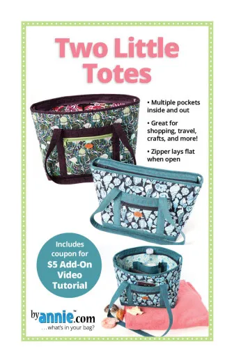 Cover Two Little Totes Schnittmuster-Cover „Two Little Totes" mit drei Taschen-Fotos im Quallen-Print in Grün und Petrol