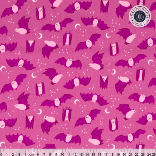 Baumwollstoff Fat Bats Heliotrope mit rosa und violetten Fledermäusen, Monden und Sternen auf pinkem Grund