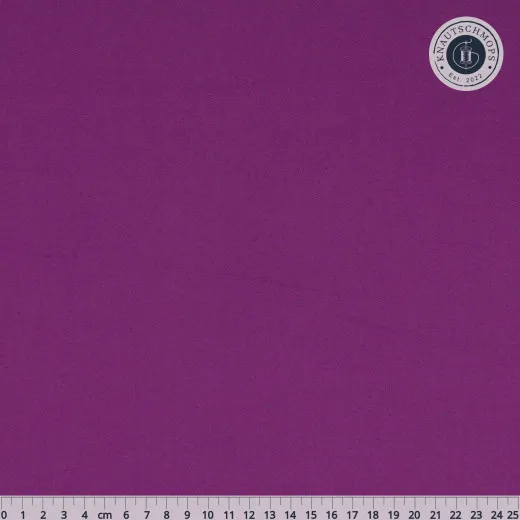 Tilda Solid Colors Grape: Nahaufnahme des violetten Unistoffs mit Zentimeter-Maßstab (25cm)