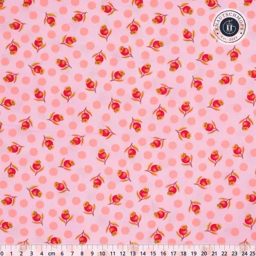 Musteransicht mit Maßstab Kleine Rosenknospen und Punkte auf rosa Fond, mit Zentimeter-Maßstab.