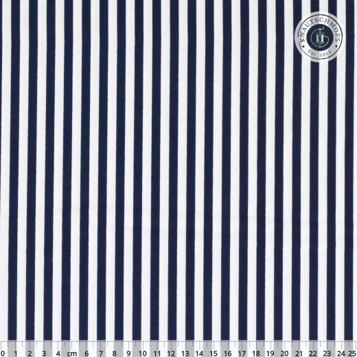 Nahaufnahme mit Maßband (cm) Nahaufnahme des Riley-Blake-Streifenstoffs in Navy mit Zentimeter-Maßband zur Veranschaulichung der Streifenbreite.