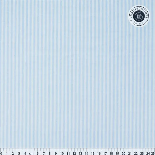 Nahaufnahme mit Zentimetermaß Nahaufnahme des hellblauen Tonal-Stripe-Streifenstoffs in Boyblue mit Zentimeter-Maßstab