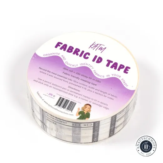 Rolle „KATM Fabric ID Tape" mit lila Verlaufsdesign und Illustration, schräg fotografiert, im Hintergrund die bedruckten Segmente der Tape-Rolle.