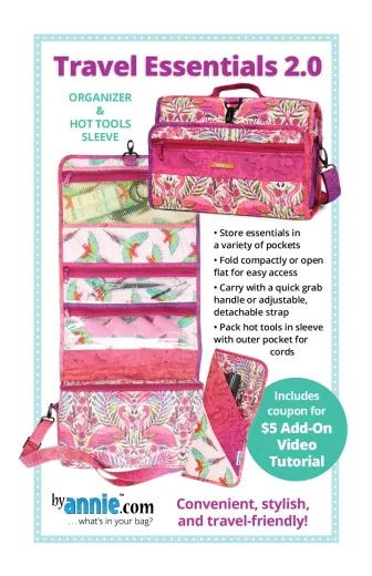 Titelseite des ByAnnie's Schnittmusters Travel Essentials 2.0 mit Organizer und Hot-Tools-Tasche in Blumenstoff