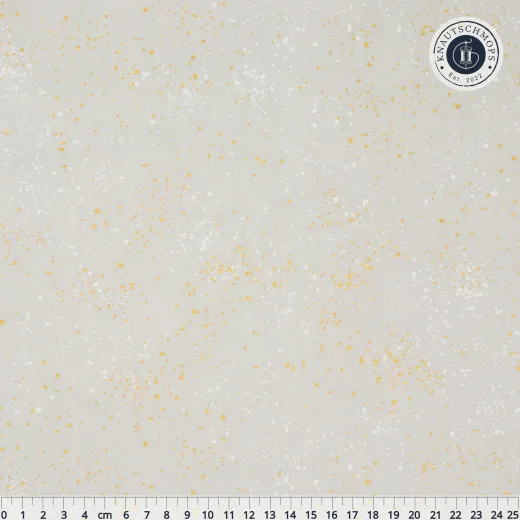 Speckled-Satin von Ruby Star Society in Dove (Hellgrau mit weißen und goldenen Farbsprenkeln), extrabreite Quiltrückseite, Nahaufnahme mit Zentimeter-Maßband