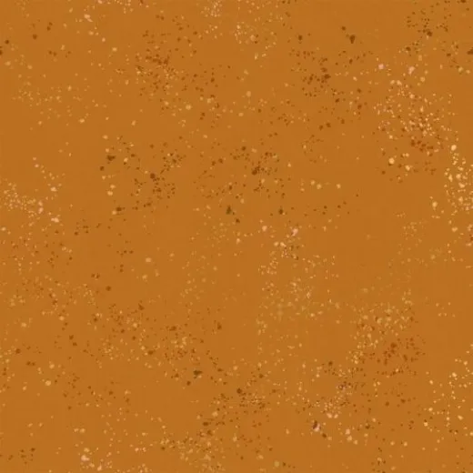 Speckled Earth – Musterdetail Nahaufnahme des ockerbraunen Speckled-Musters in Earth mit dunkelbraunen und cremefarbenen Farbtupfern.