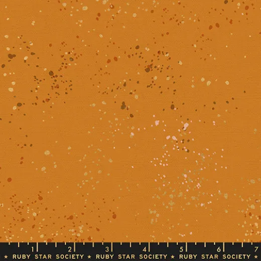 Musterausschnitt der Canvas-Struktur mit bunten Metallic-Farbspritzern auf terrakottafarbenem Fond, mit Zentimetermaß.