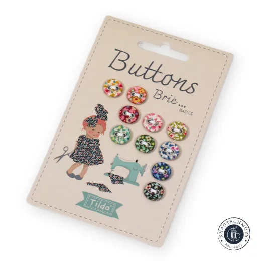 Stoffknöpfe Brie Basics Verpackungskarte der Tilda Stoffknöpfe Brie Basics mit bunten floralen Knöpfen und Mädchenmotiv