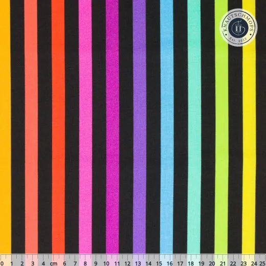 Bunte Streifen des Musters „Disco Stripe" auf dunklem Carbon-Grund, Lineal zum Größenvergleich.