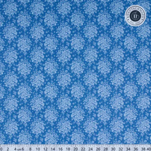 Mittelblauer Baumwollstoff mit dichtem Blumenbouquet-Streifenmuster, mit Zentimeter-Lineal