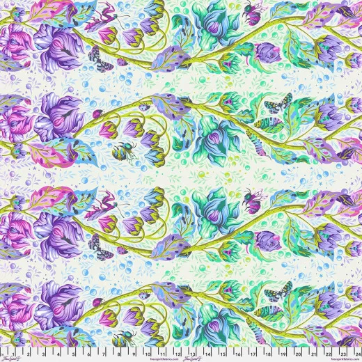Tula Pink Grow Up Daybreak - Baumwollstoff Tulpenranken Tula Pink Stoff Grow Up Daybreak mit Tulpenranken in Pink, Lila und Mint auf cremefarbenem Grund, mit Insekten und Katze