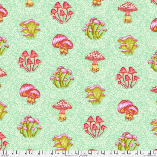Tula Pink Morel Support Afterglow – Pilzstoff in Mint und Pink Baumwollstoff Tula Pink Morel Support Afterglow mit pinken und olivgrünen Pilzen auf mintgrünem Damastmuster