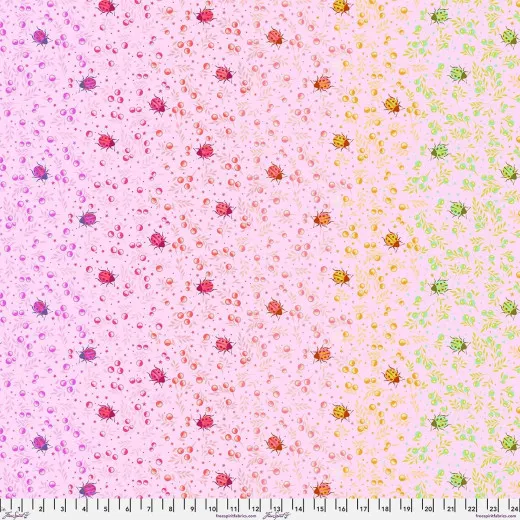Tula Pink Spot On Afterglow - rosa Baumwollstoff mit Marienkäfern Tula Pink Spot On Afterglow: rosa Baumwollstoff mit Marienkäfern, Beeren und Zweigen im Regenbogenverlauf