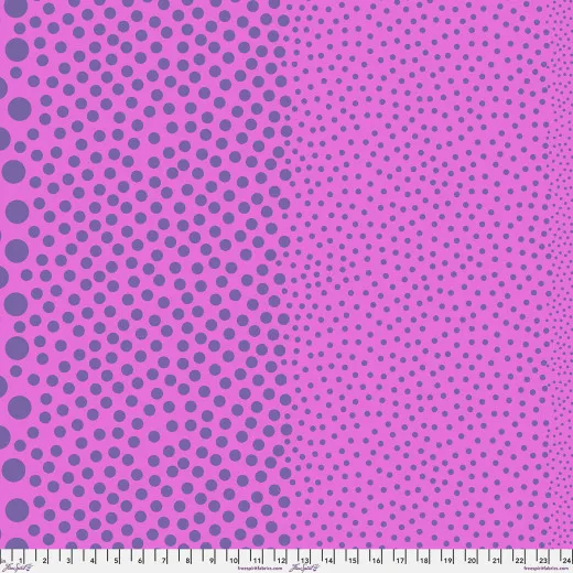 Tula Pink Stones Grape Crush - Punkte auf Pink Tula Pink True Colors Stones Grape Crush: violette Punkte auf pink-magentafarbenem Baumwollstoff mit Größenverlauf