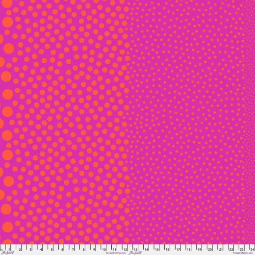 Tula Pink Stones Pinkerberry - Punktestoff in Pink und Orange Baumwollstoff Tula Pink Stones Pinkerberry mit orangen Punkten in abnehmender Größe auf pinkem Grund
