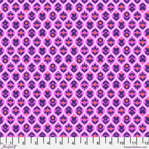 Pink-lila Rautenmuster mit stilisierten Tulpenmotiven aus der Beg Your Garden-Kollektion.
