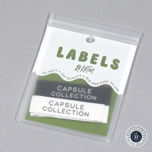 Verpackung Capsule Collection Verpackung der Kylie and The Machine Weblabels 'Capsule Collection' in Schwarz und Weiß.