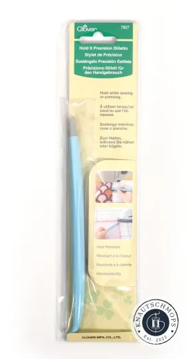 Verpackungskarte des blauen Clover Hold-It-Stiletts, frontal fotografiert