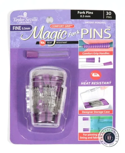 Verpackung Frontalansicht Verpackungskarte der Taylor Seville Magic Fork Pins Fine in Lila, 30 gegabelte Stecknadeln mit Comfort-Grip-Griffen in durchsichtiger Box