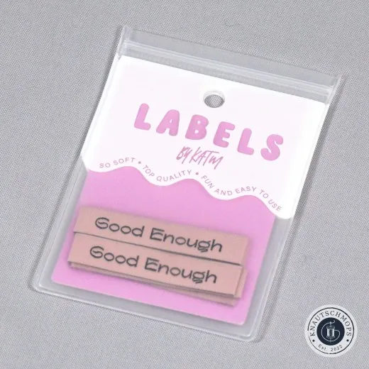 Verpackung Good Enough Verpackung der Kylie and The Machine Endfalz-Labels 'Good Enough' aus der Festive-Bauble-Serie.
