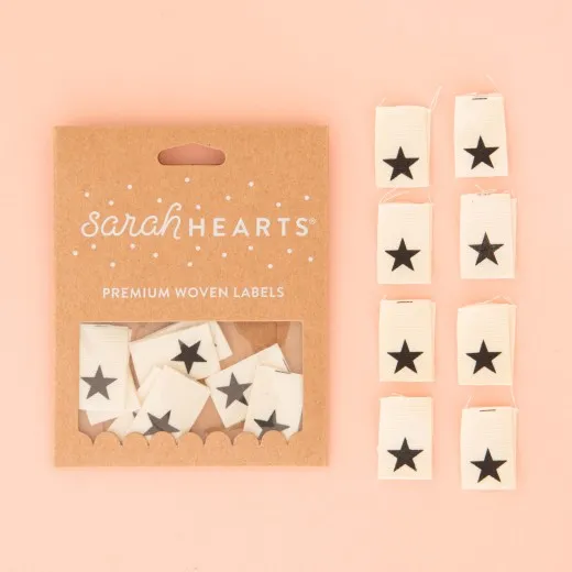 Sarah-Hearts-Verpackung „Black Star", daneben alle acht Endfalt-Weblabel mit schwarzem Sternmotiv.