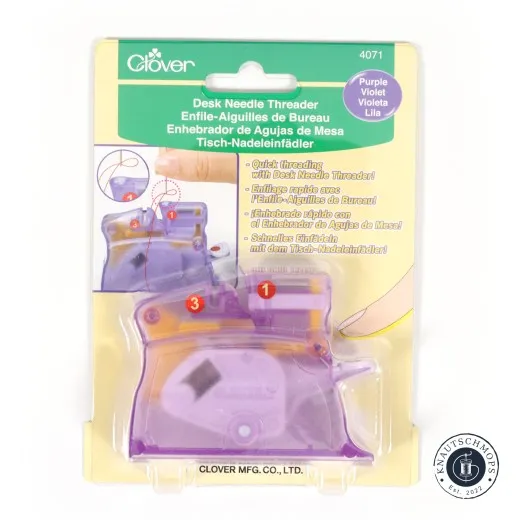 Verpackung schräg Verpackungskarte des lila Clover Desk-Nadeleinfädlers, schräg fotografiert