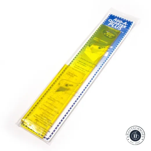 Verpacktes CM Designs Add-A-Quarter Plus Lineal-Set in Gelb, 6- und 12-Zoll-Lineal in durchsichtiger Verpackung, schräg fotografiert.