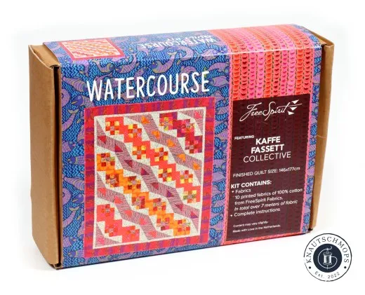 Watercourse Quilt Kit – Kaffe Fassett Collective Verpackung Verpackung Watercourse Quilt Kit von FreeSpirit mit Kaffe Fassett Collective Stoffen, Quiltmotiv in Pink und Orange