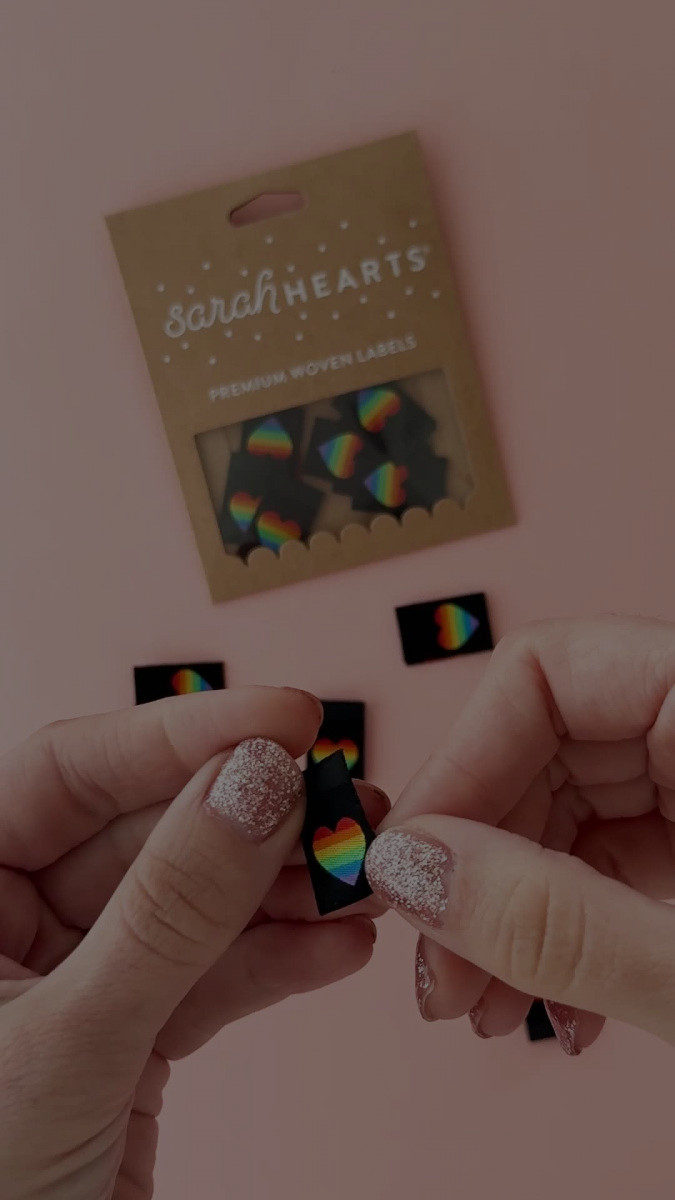 Sarah Hearts Label - Regenbogen Herz