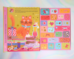 Geöffneter KATM Adventskalender 2026 mit Katzen-Illustration links und 24 nummerierten Türchen rechts
