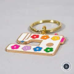 Sarah Hearts - Schlüsselanhänger - Daisy Sewing Machine Enamel