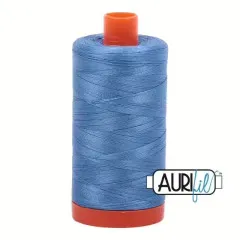 Aurifil 50wt Baumwollgarn - Light Wedgewood Aurifil 50wt Baumwollgarn - Light Wedgewood