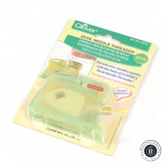 Clover Desk Needle Threader green