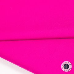 Gefalteter pinker Baumwollstoff Very Berry mit sichtbarer Popeline-Oberfläche