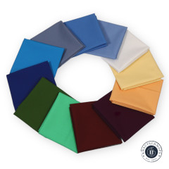 Die 12 Pure-Solids-Farben des Fat-Quarter-Bundles im Farbkreis angeordnet