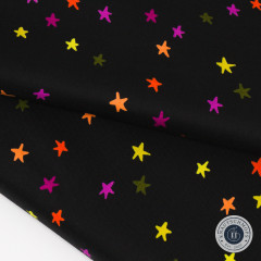 Gefalteter schwarzer Baumwollstoff Starry mit gelben, orangen, pinken und oliven Sternen in Nahaufnahme