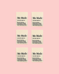 Sechs 'Me Made'-Definitionslabels im Wörterbuch-Design ordentlich aufgereiht