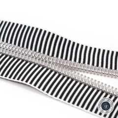 Sassafras Lane Designs - Reißverschluss #5 - Black Stripe - Nickel