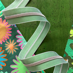 Sassafras Lane Designs - Reißverschluss #5 - Green Stripe - Nickel