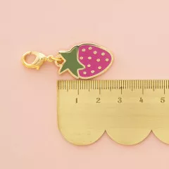 Sarah Hearts - Zipper Charm - Strawberry