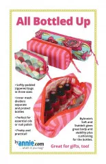 Titelseite des ByAnnie's-Schnittmusters All Bottled Up mit drei Etuis in Blumen-, Streifen- und Schuppenmuster sowie geöffnetem Etui mit Ölfläschchen.