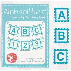 Nahaufnahme dreier einzelner Alphabitties-Plättchen in Blue mit den Buchstaben A, B und C