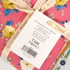 Rückseite des Anhängers mit Kollektionsdetails, Maßangaben und Barcode 300227