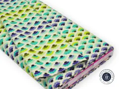 Gefalteter Stoffballen Aquatic Lace Marine mit Schuppenmuster in Limette, Türkis und Marineblau, Knautschmops-Logo und Ballenetikett.