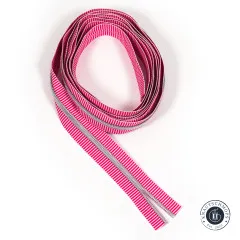 Aufgerolltes Endlos-Reißverschlussband von Sassafras Lane Designs in Pink Stripe mit pink-weiß gestreiftem Band und Zähnen in Nickel-Finish.